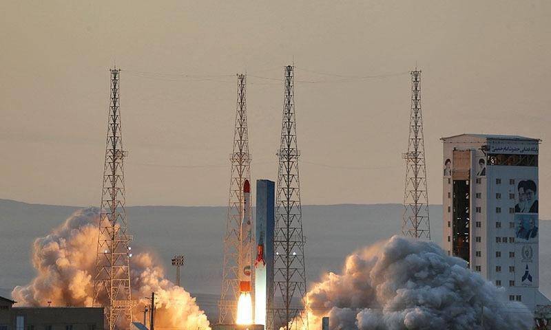 伊朗成功发射三颗卫星,引发西方担忧并点燃中东的火焰_simorgh_进行