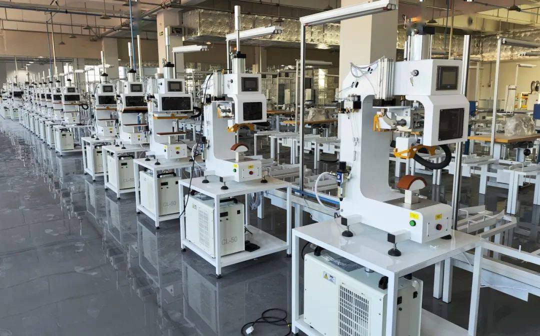 简讯|际华3502公司新型冲锋衣生产线具备运行条件_工作_进行_设备