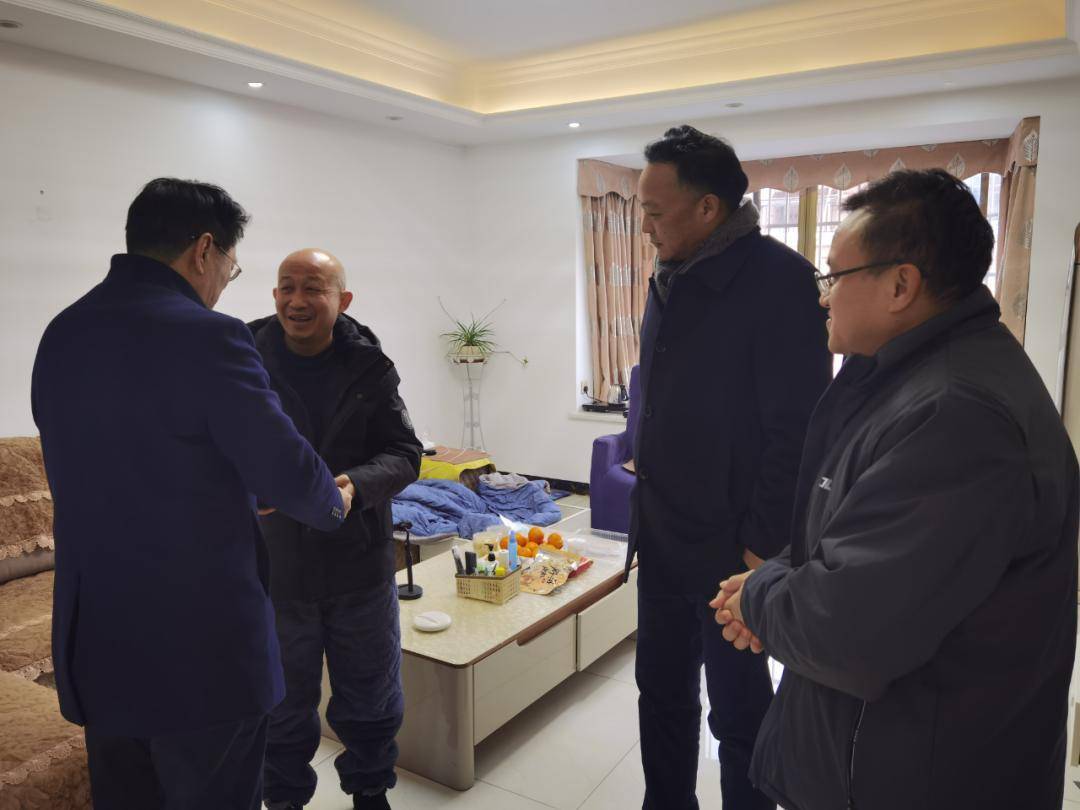 岁寒情更浓,牵挂暖人心——张翔带队赴湖南医药发展集团慰问困难职工