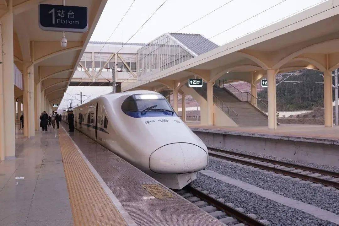 高铁新线开通"满月"!看看都有哪些新变化!_服务_东兴市_旅客