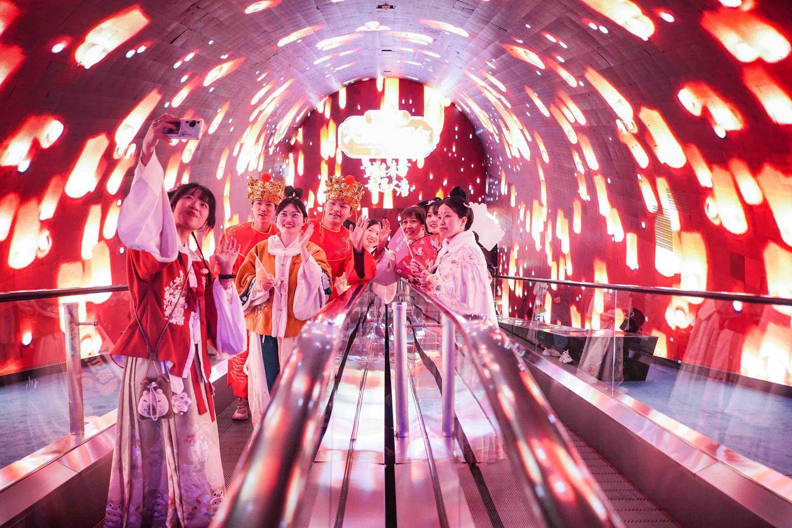 tang-style lantern festival kicks off at zhengjia