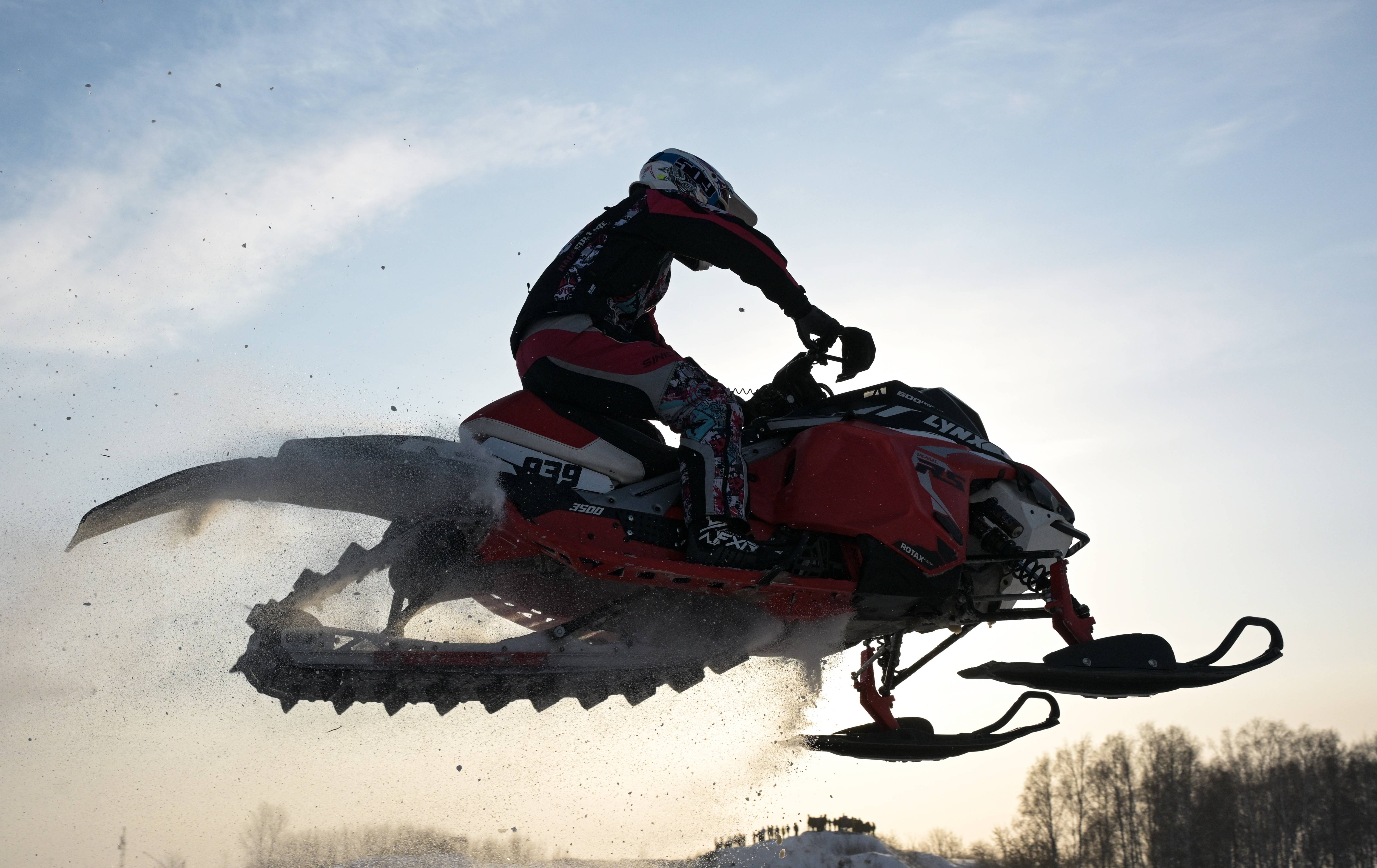 在俄罗斯新西伯利亚参加俄罗斯摩托车协会雪地摩托车和雪地自行车大赛