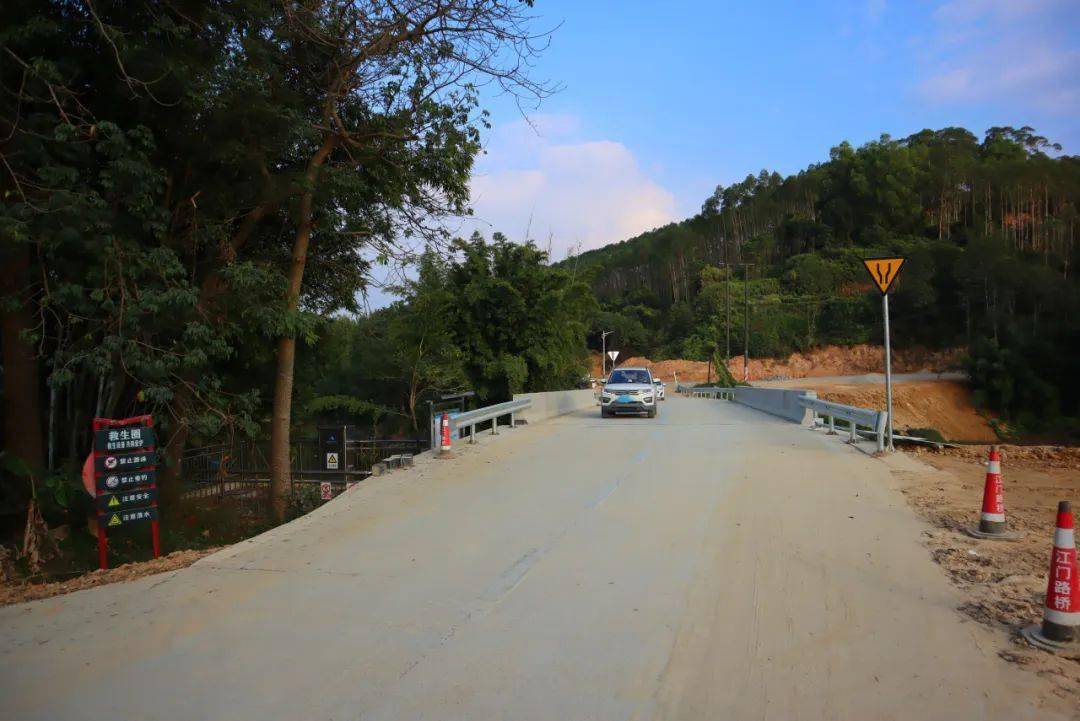拓宽乡村"致富路"→桃源镇大力实施路桥改造工程项目_山桥_建设_春风