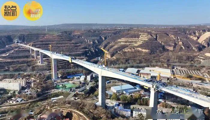 是西延高铁全线跨度最大,高度最高的桥梁,也是目前国内高速铁路无砟