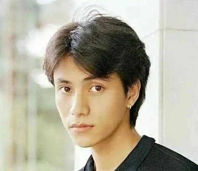 47岁陈坤否认与周迅结婚!