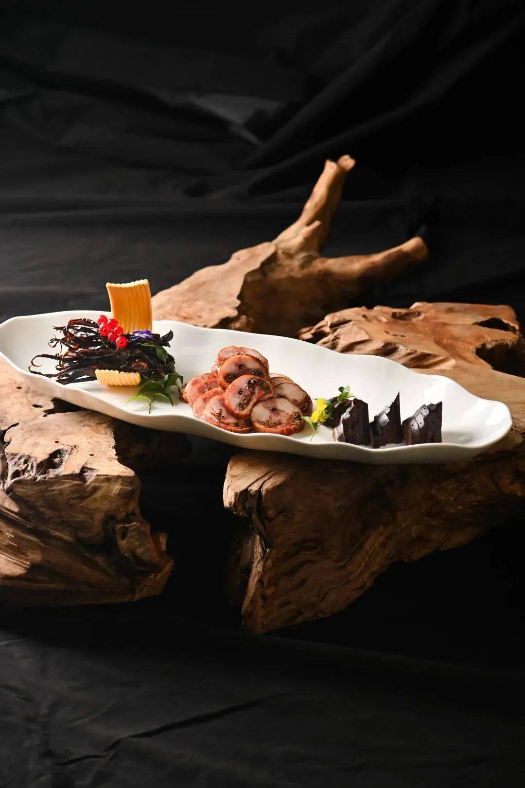 订餐电话:19113178979地址:天府·彭州宴金彭苑酒楼前身成立于2001年