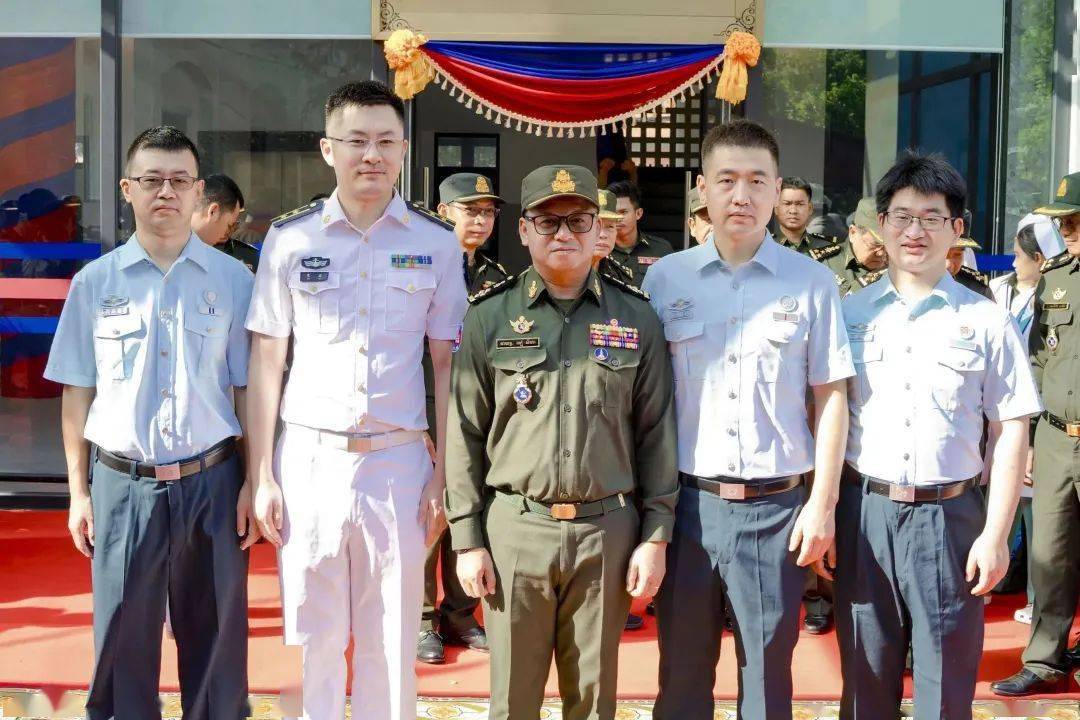 新华社金边1月27日电柬埔寨王家军27日在金边的王