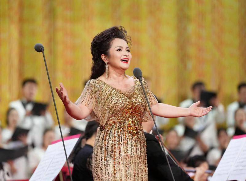 作为北京新春音乐会的老朋友,著名女高音歌唱家吴碧霞可谓是这个舞台