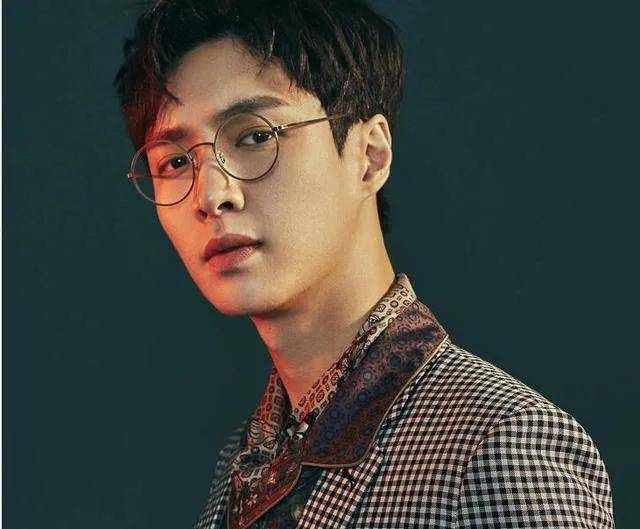 张艺兴!成名之路与演艺经历_获得了_音乐_中国