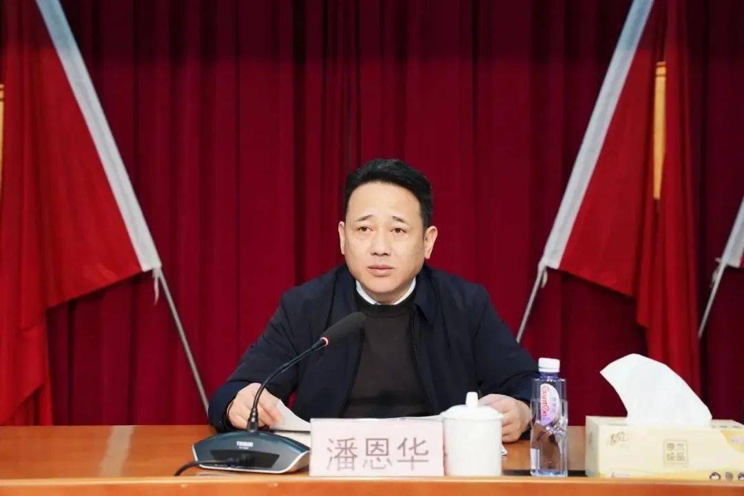 2月1日下午,徐泾镇召开河长制林长制工作会议,总结2023年工作并详细