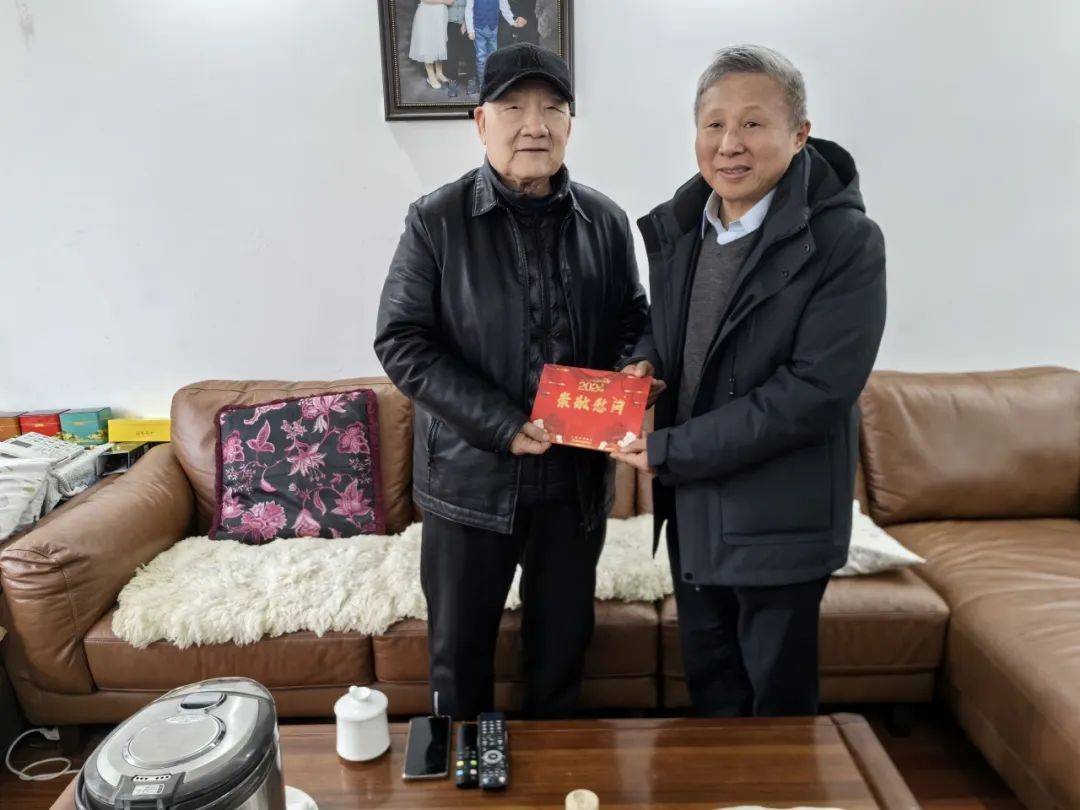 据了解,王从发的父亲王寅东于1946年牺牲,被评定为烈士.