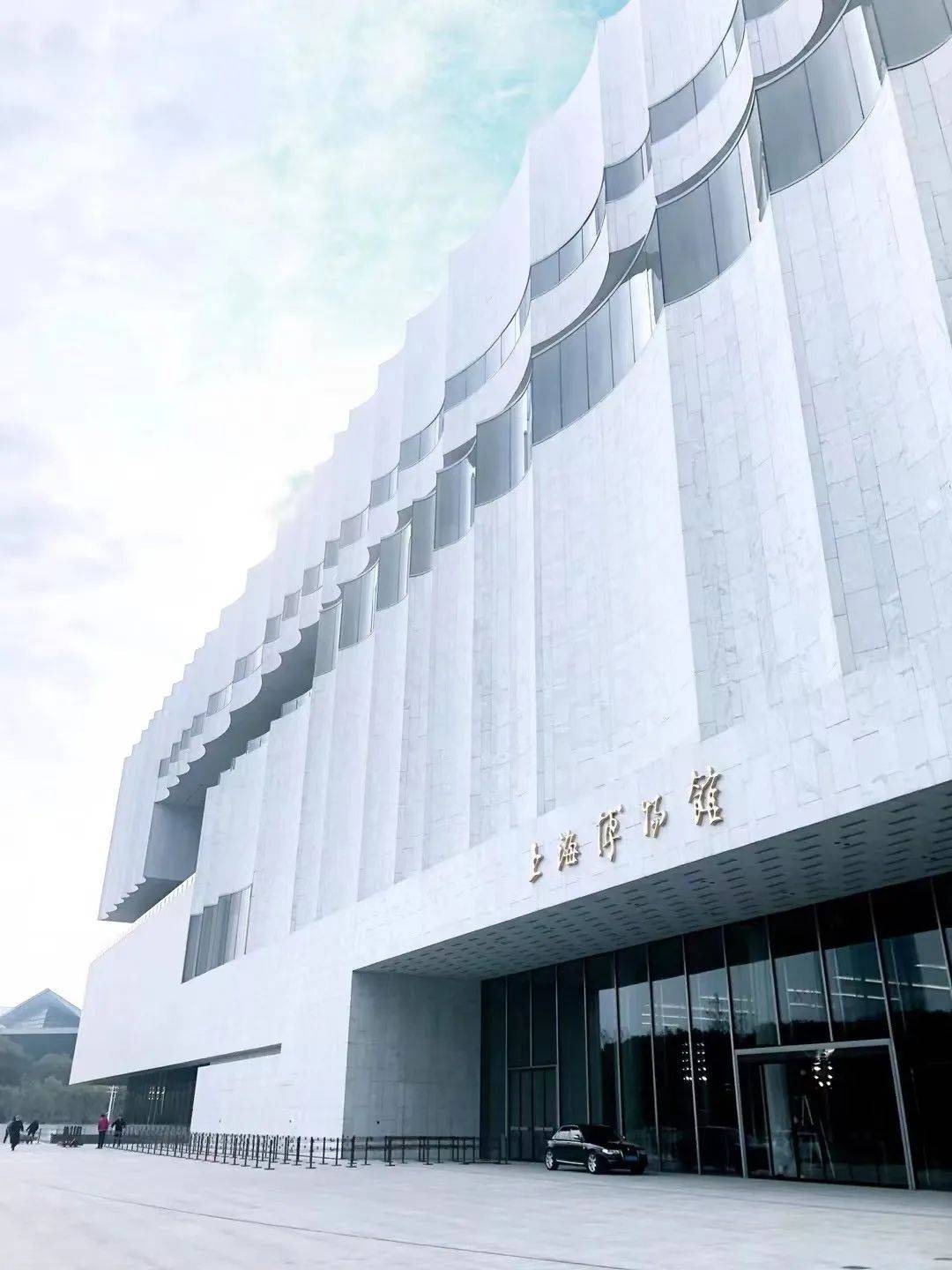 坐落于浦江东岸的上海博物馆东馆今日启用"何以中国"文物考古大展系列