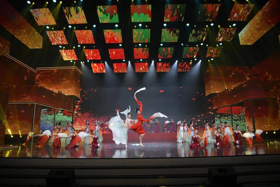今晚,2024遵义春晚精彩上演!_直播_演出_市民