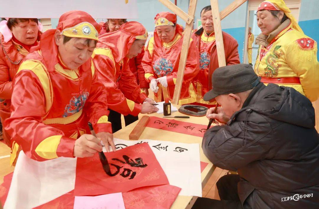 江蘇24小時·滾動推送|連雲港:清除積雪確保民眾出行