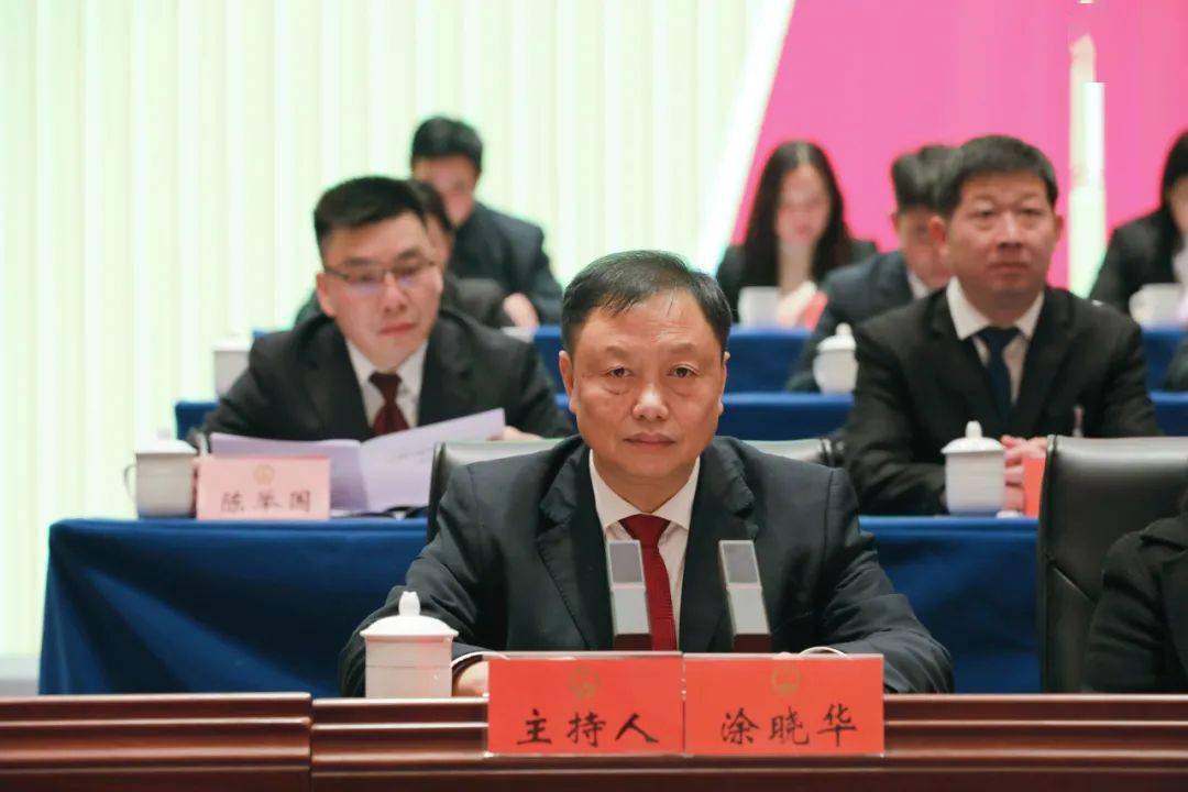 县人大常委会主任涂晓华曹勇强调,人民代表大会制度是我国的根本政治