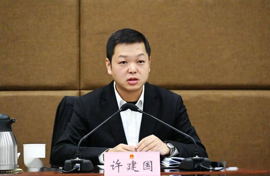 许建国指出,距离春节越来越近,节日的气氛越来越浓,在此关键时刻,要打