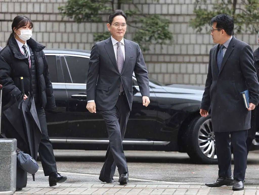 图源:视觉中国2020年9月,李在镕因涉嫌在三星集团旗下第一毛织和三星