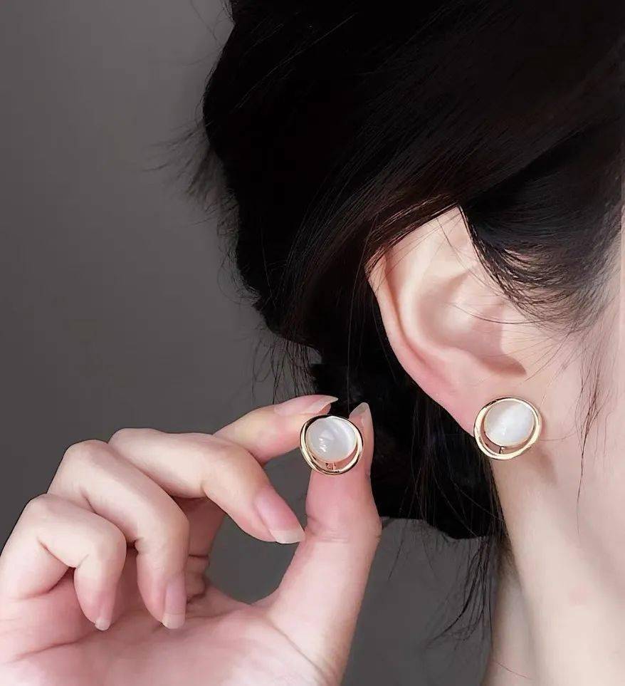 直观地感受一下,佩戴后整体更自信了,办公室的女同事们更是人手买了一