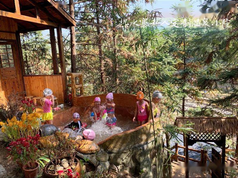 嘉禾玉中温泉以其水源深藏在地下2500米汉白玉石矿脉之中而闻名.