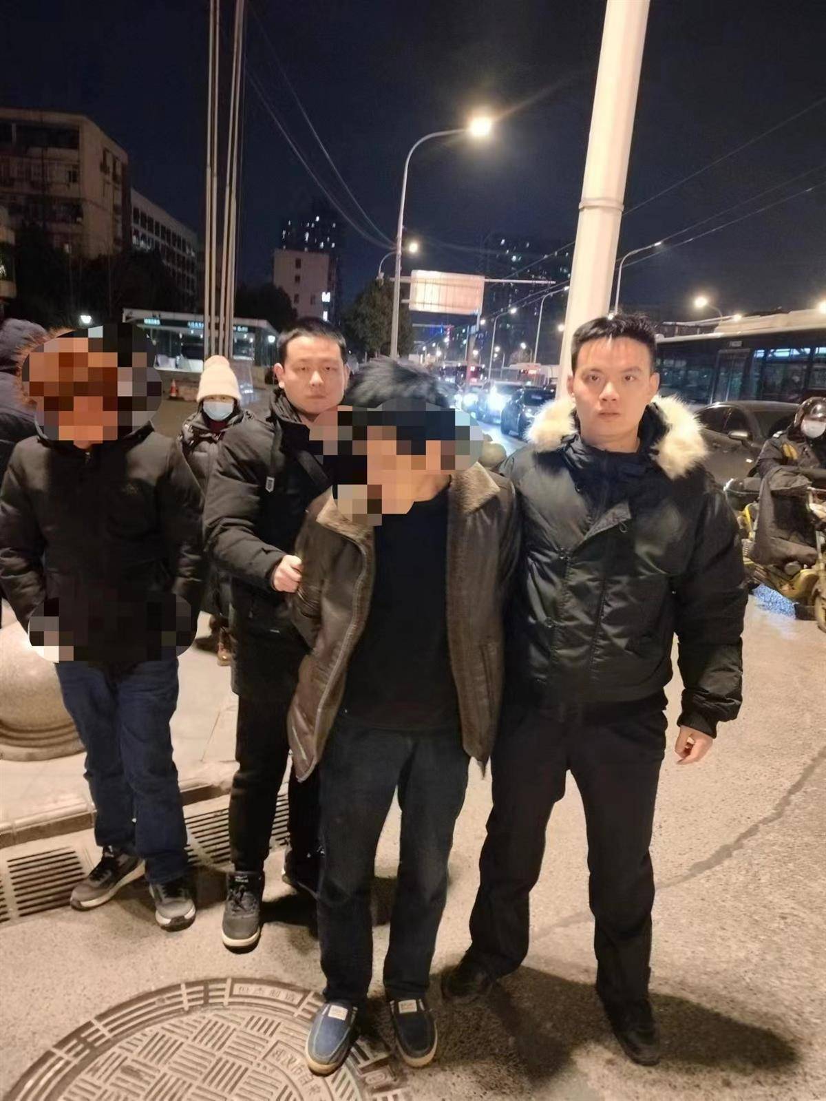 武汉武昌警方侦查两昼夜破案_仓库_白沙洲_赵某