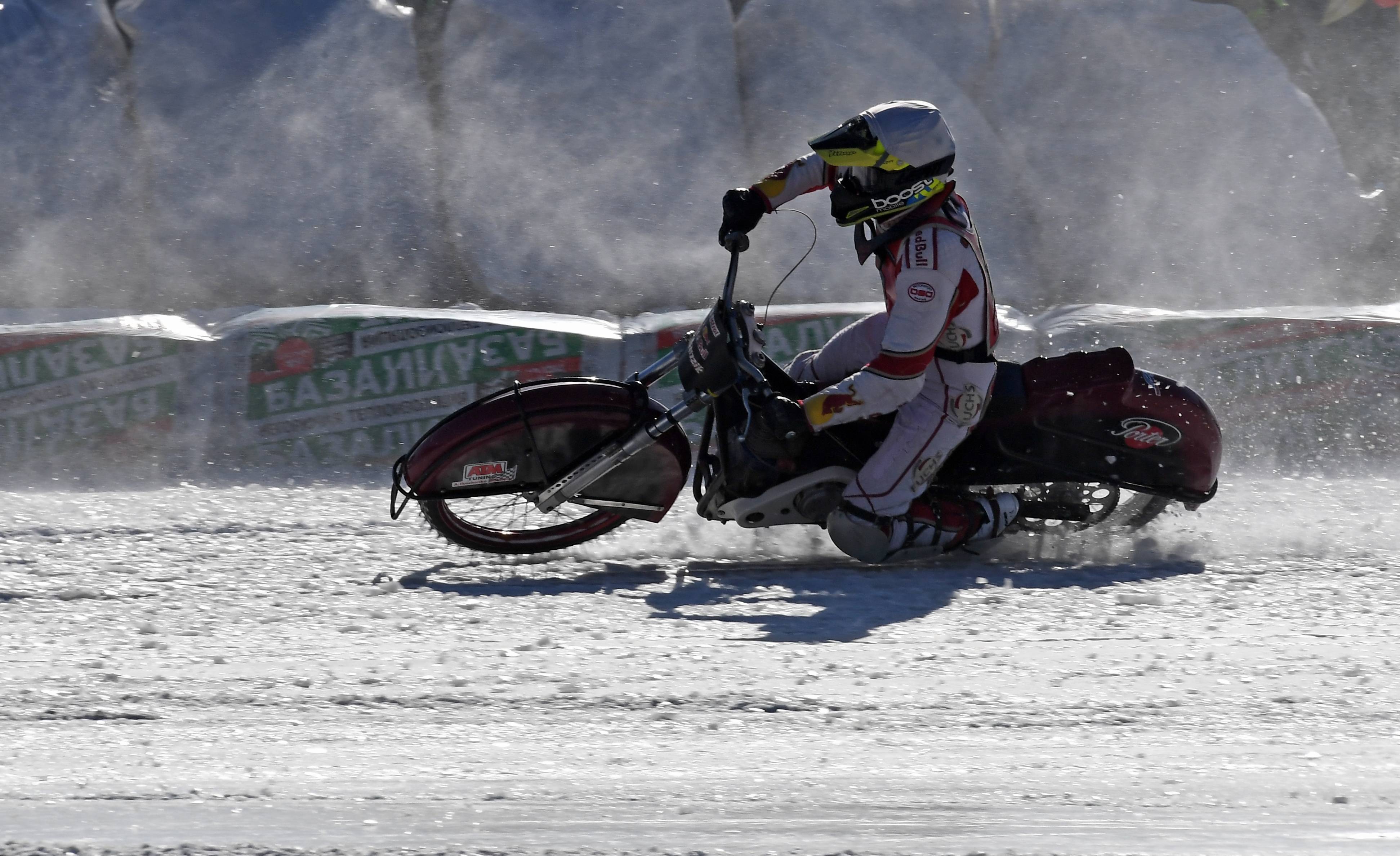 俄罗斯:冰上摩托车赛_新华社_选手_外代