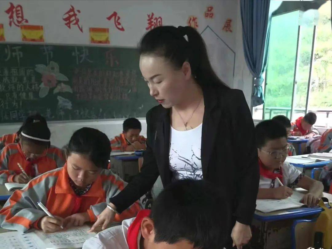 【优秀班主任风采】刘江梅:用爱点亮希望的引路人_教育_班级_爱心