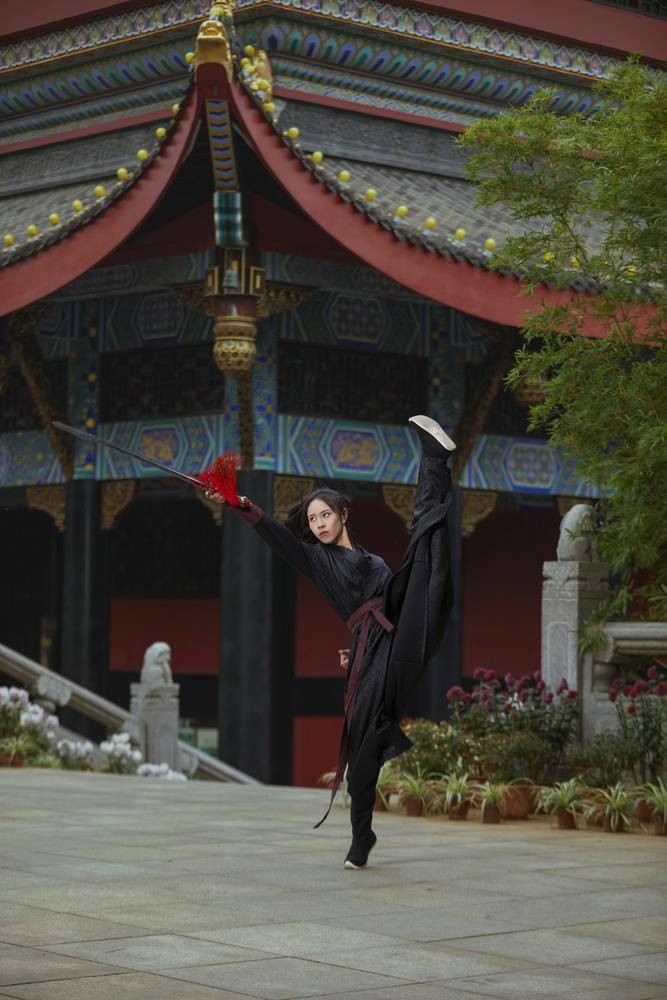 "凌云回忆,当时爷爷带着4岁的她去少年宫,让她