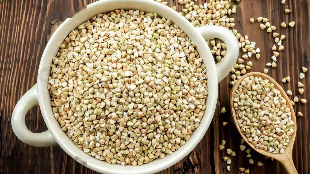 荞麦中的膳食纤维是大米的10倍,因此具有较好的健胃消食功效,促进肠