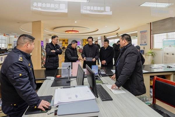 连云港市交通运输局党委委员,地方铁路建设办公室副主任,三级调研员