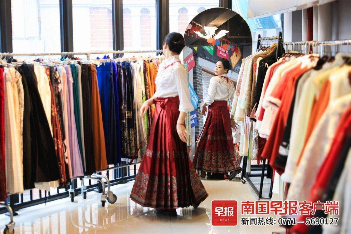 新中式服装走俏，你的春节“战袍”准备好了吗？(图7)