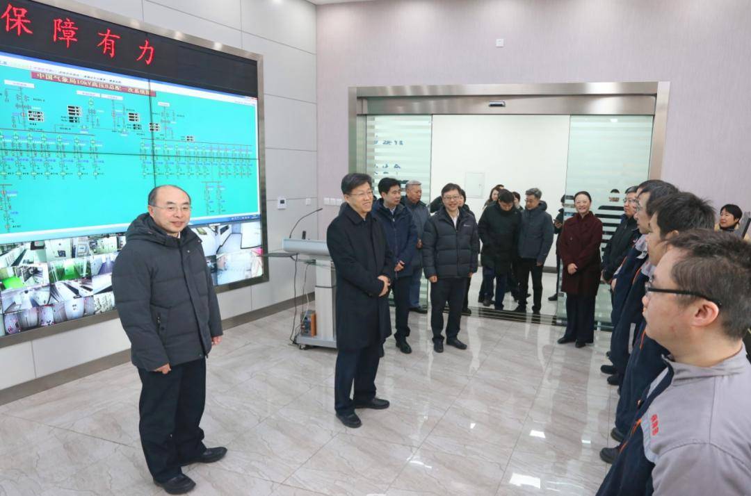 中国气象局领导班子春节前夕慰问业务一线干部职工_台