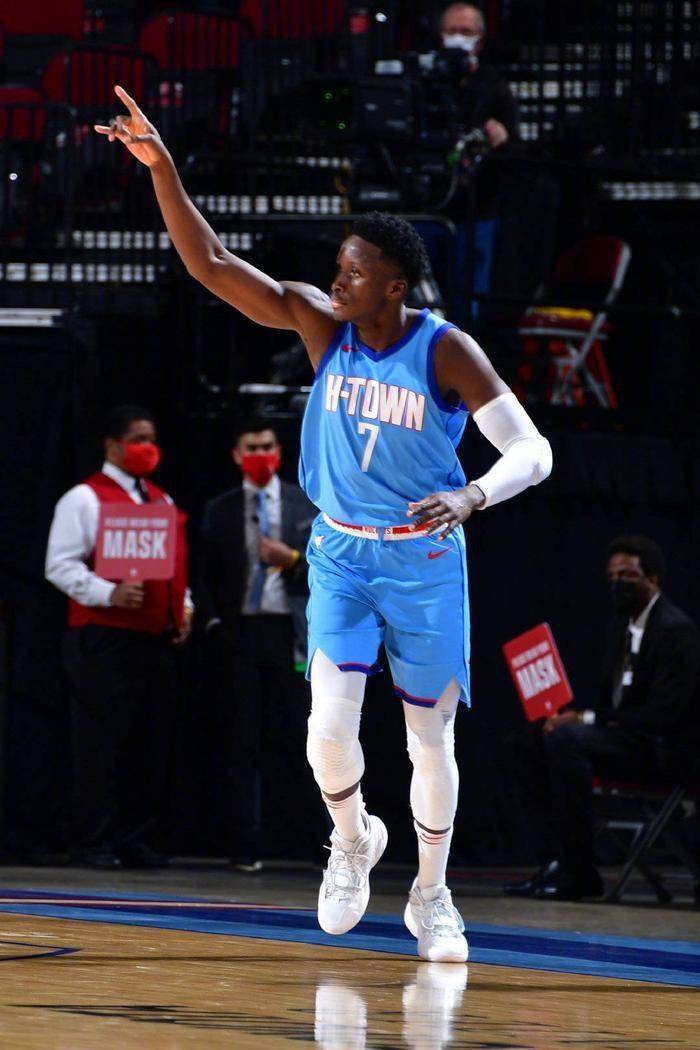 重建双塔 像姚明时代一样防守_亚当斯_交易_申京