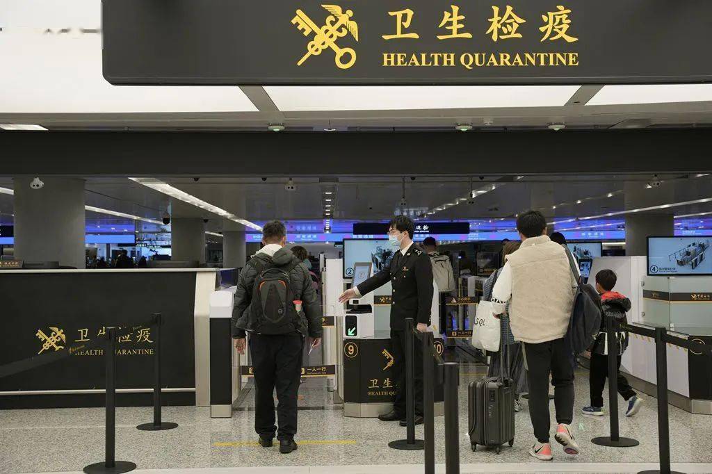 迎来出入境旅客通关高峰_海关_大兴机场_保障