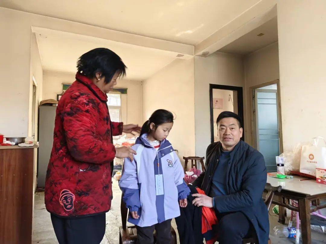 郧西教师走千家访万户,传递关爱暖新春_活动_教育_掠影