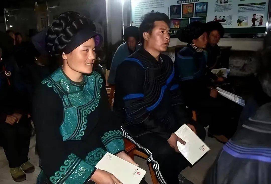 14年前,那个感动中国的"春运妈妈"近况曝光,但怀中的.