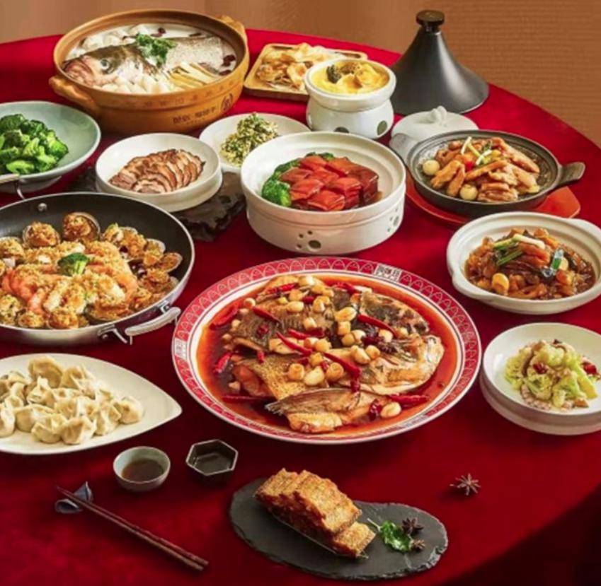 餐厅向消费者提供的年夜饭套餐菜单.