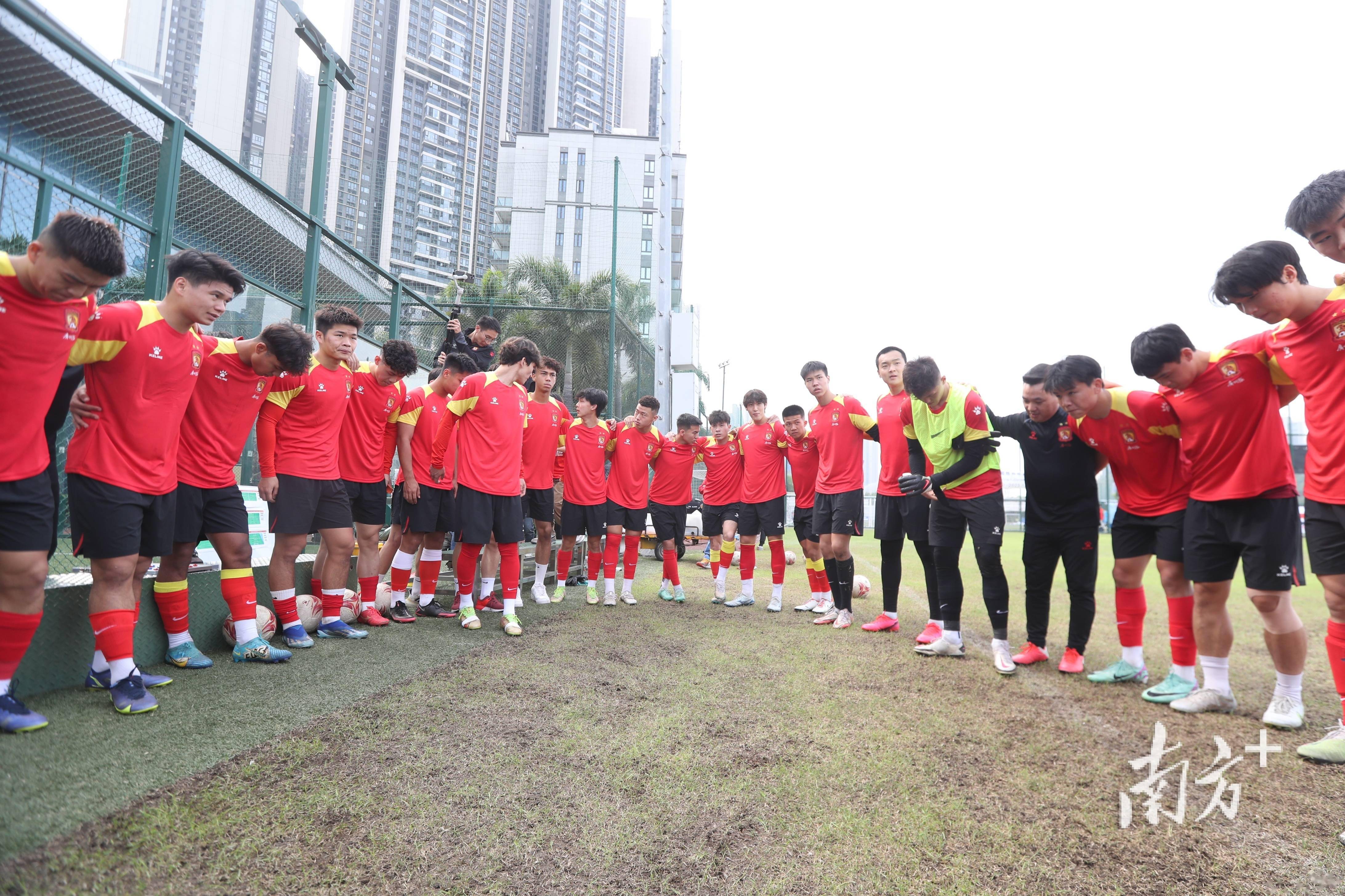 广州队主帅喊话广州球迷:你们救了我们,一起努力定能战胜难关