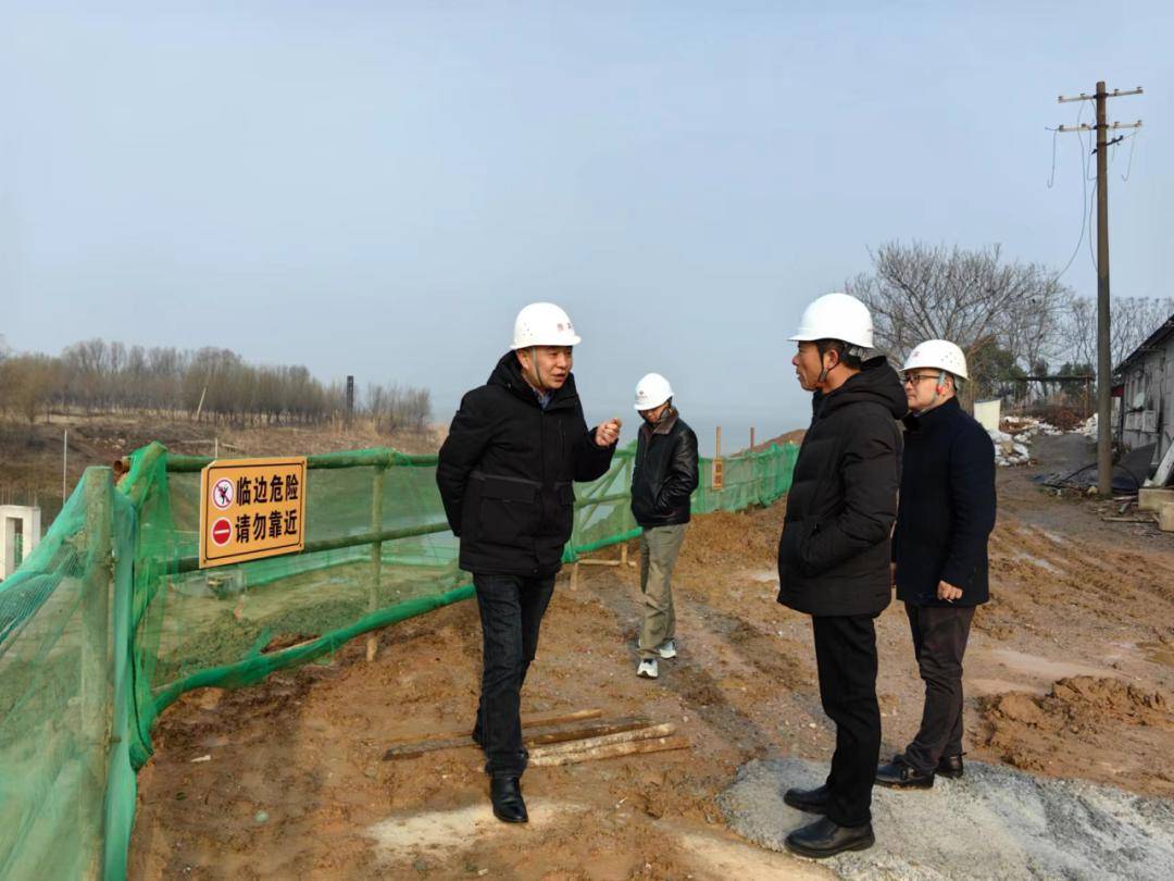 2月8日,东至县水利局党组书记,局长张敏带队开展春节前"一把手查安全"