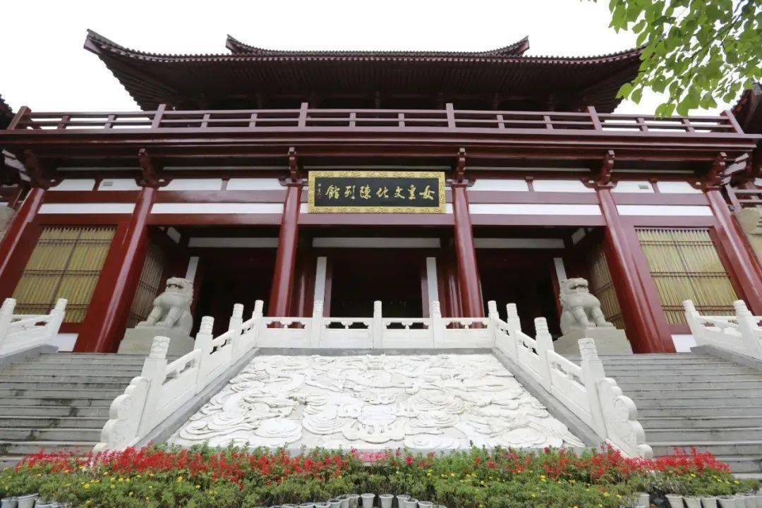 请刷新页面再试刷新视频详情夜幕降临皇泽寺外的凤街夜景美不胜收