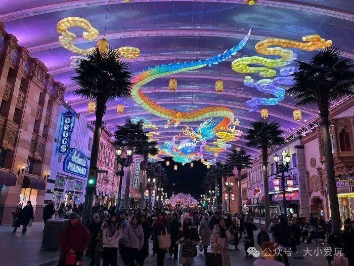 比如颐堤港冬季花园的神龙花灯,谁看谁