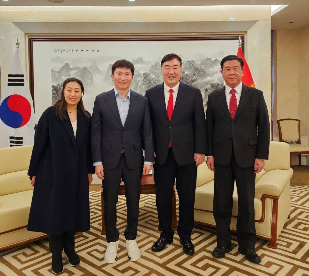 邢海明大使会见国际奥委会委员,大韩乒乓球协会会长,前奥运冠军柳承敏