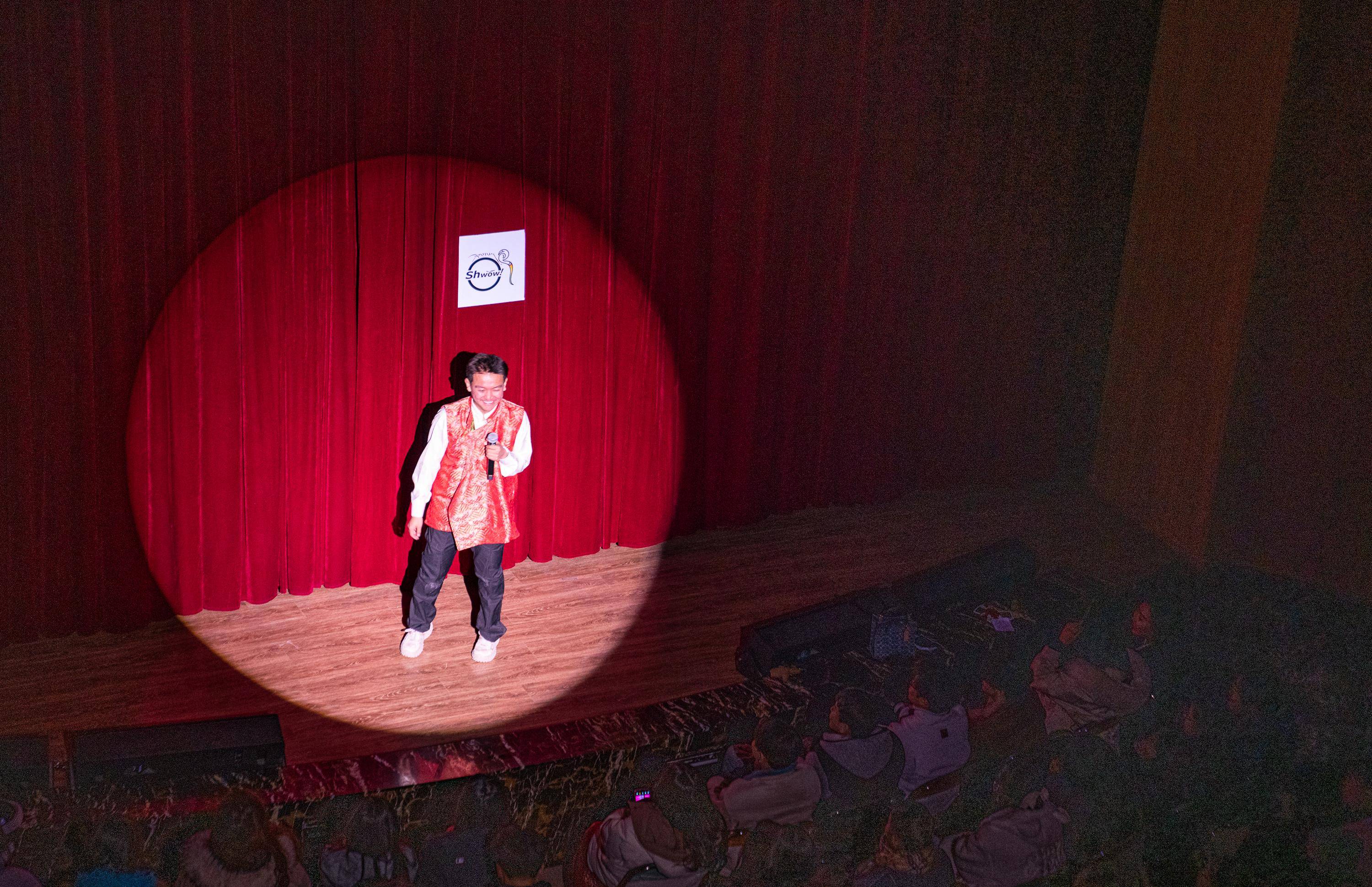 一场藏语脱口秀的台前幕后_扎巴_念增_演出