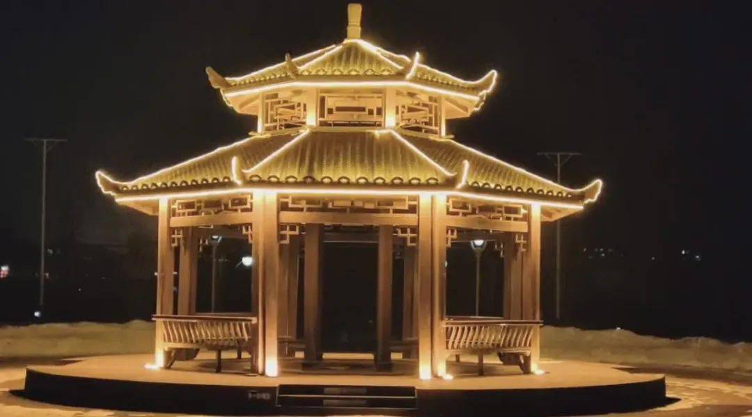 在方正林业局有限公司,经过一个多月的制作,近日,"龙跃方林"冰灯,雪雕