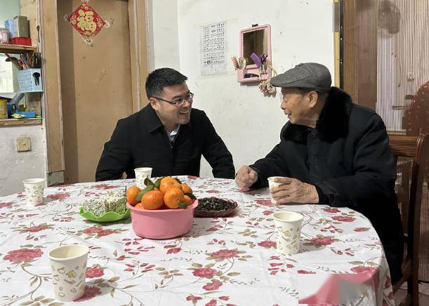 2月7日,县委副书记,县长谢淘走访慰问了离退休老领导,优秀人才,老党员