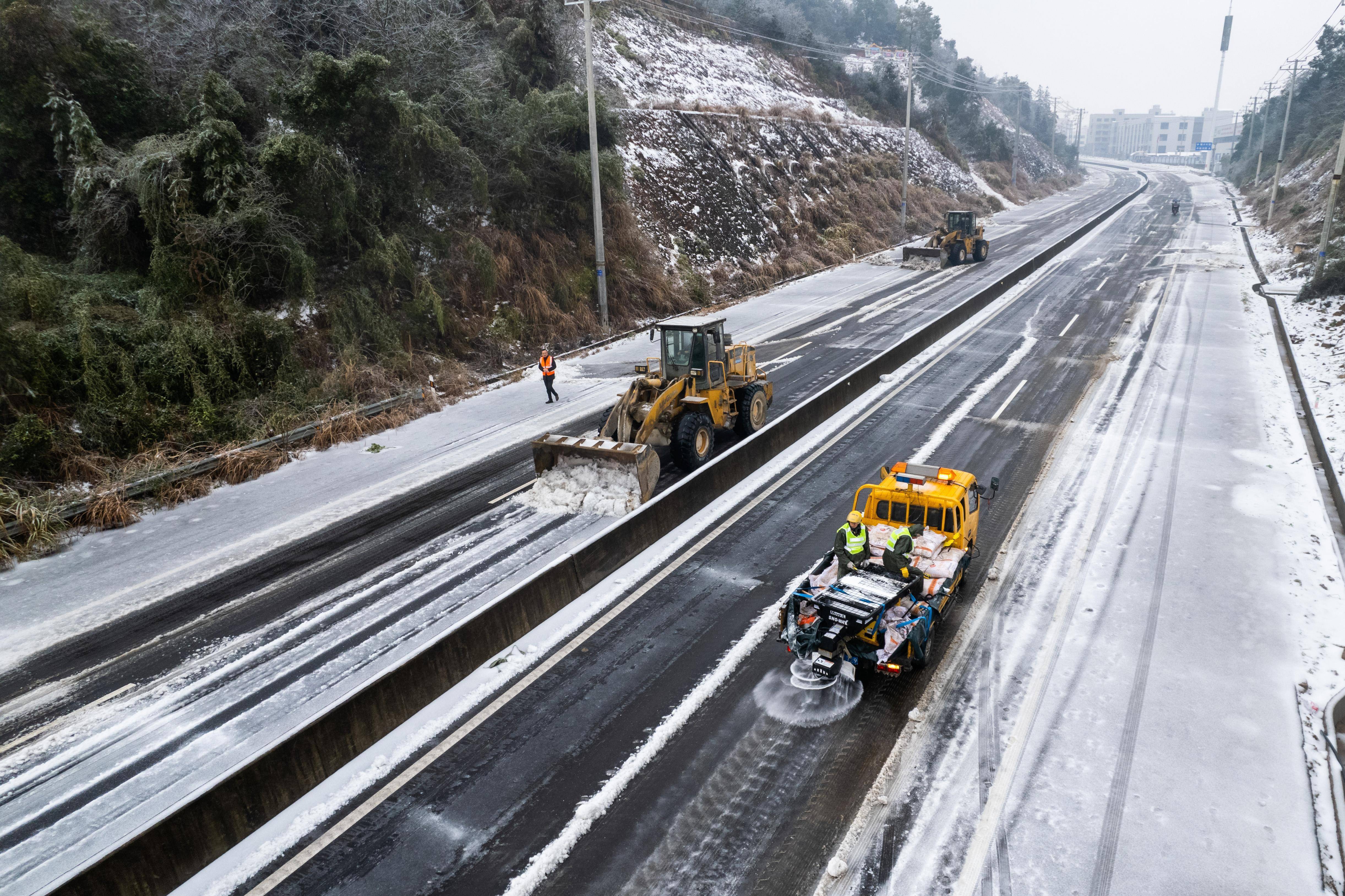 铲雪除冰宣传报道图片