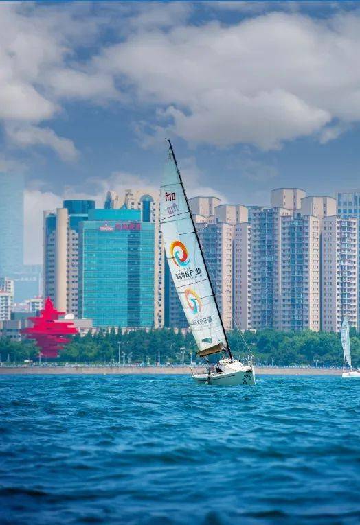 青岛旅游集团于春节期间(2月10日-2月17日)特别推出运动帆船体验,我们
