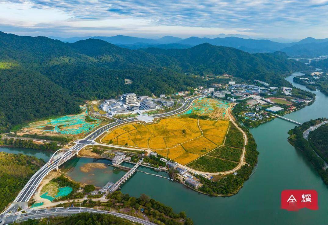 研究和交流中心湿地公园占地面积436亩,背靠青山,面向流溪河,与从都