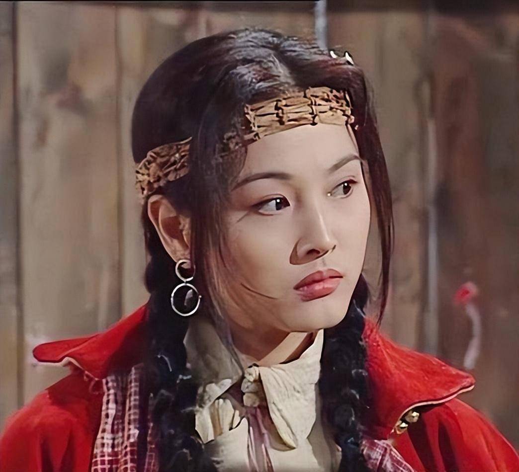 在荧幕上再难看到她的身影,难道被香港丈夫当成了金丝雀养在家里?