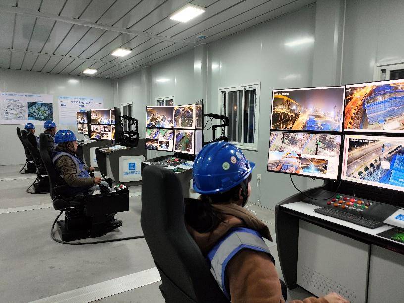 该系统利用虚实结合的方式覆盖塔机操控及运维所需要的全要素信息