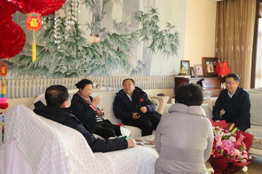 王铁立,林艳秋,秘书长于波,分别看望慰问副市级以上离退休老干部王颖